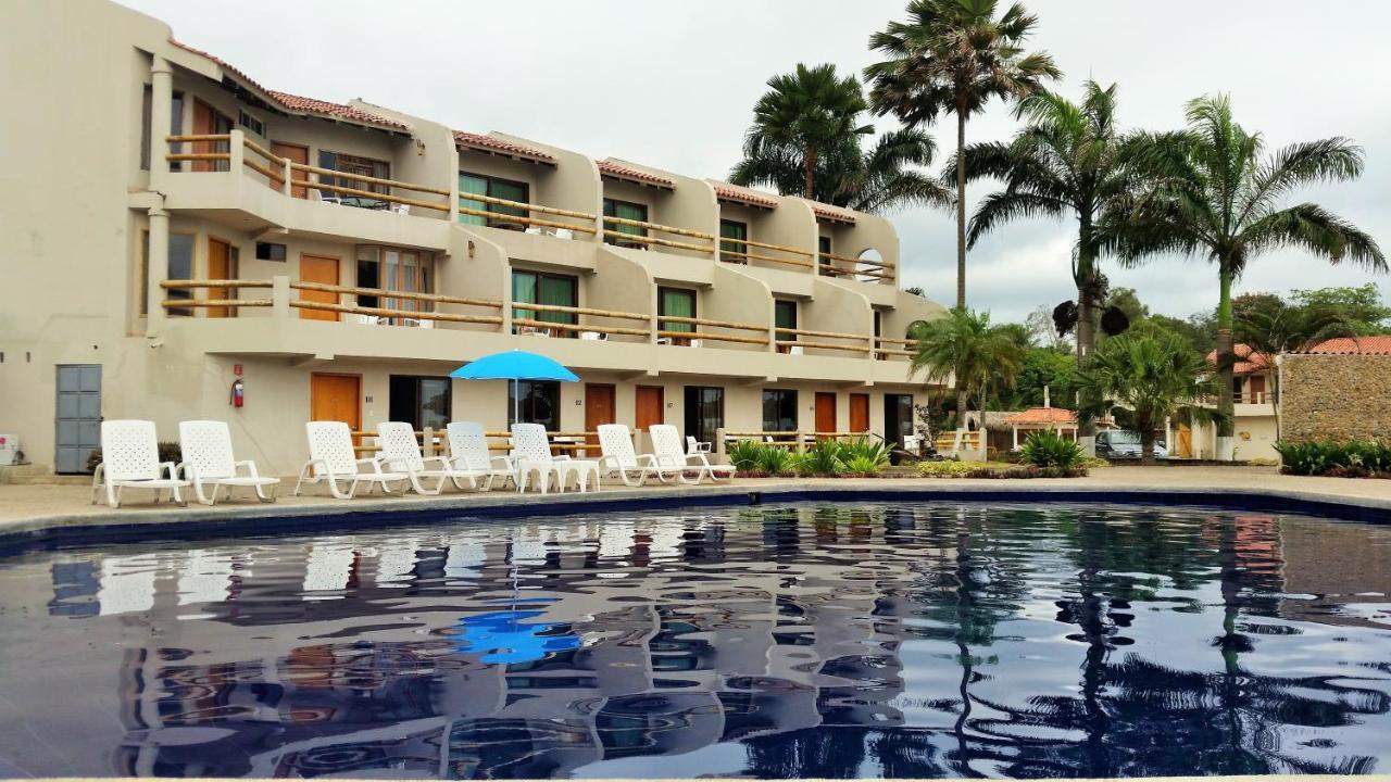 Howard Johnson By Wyndham Montanita Exterior photo